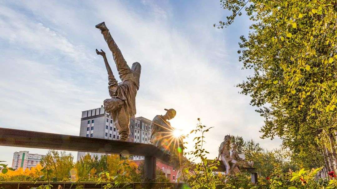 China University of Petroleum, Beijing Statue
