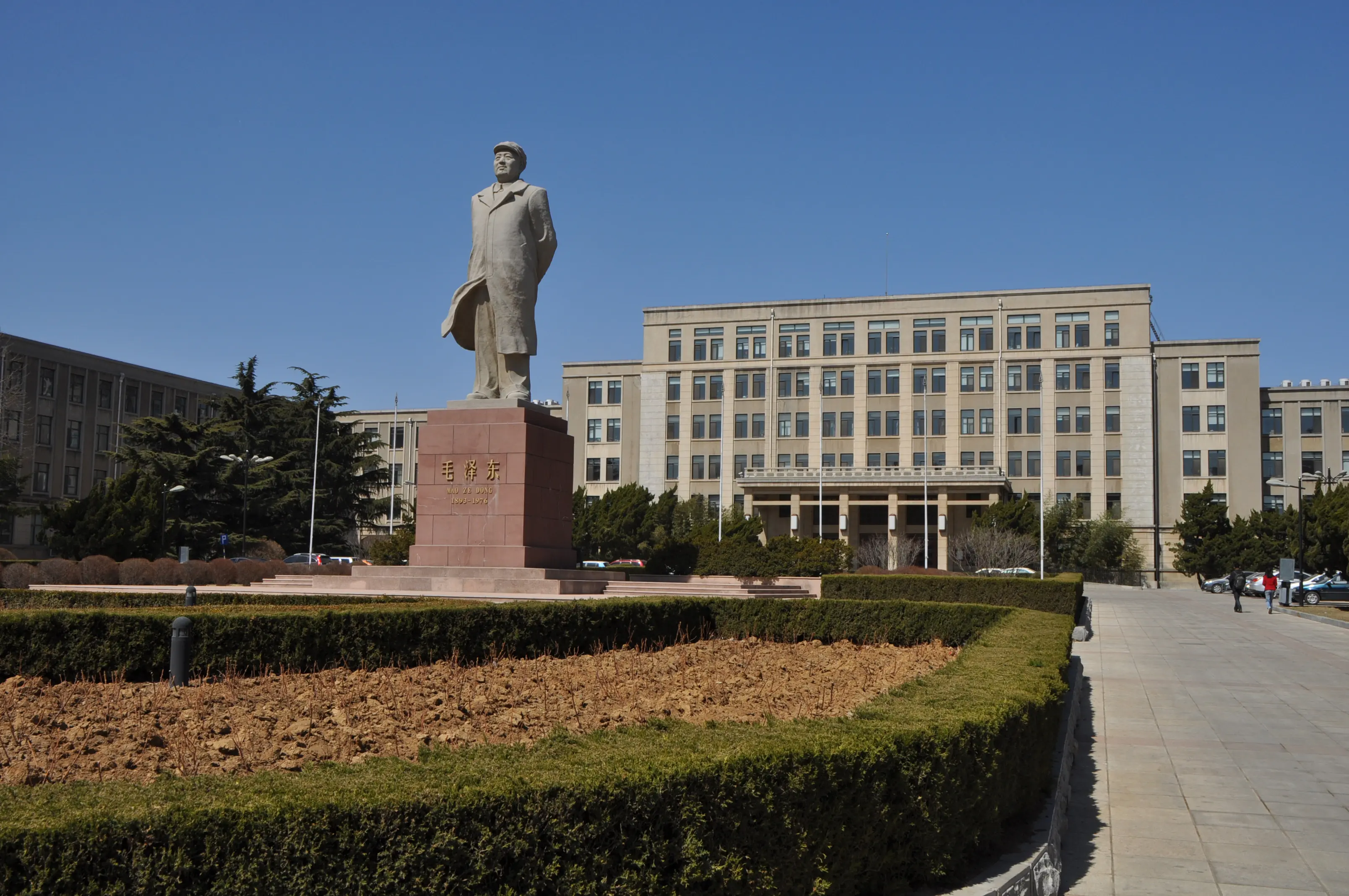 Dalian University of Technology Statue
