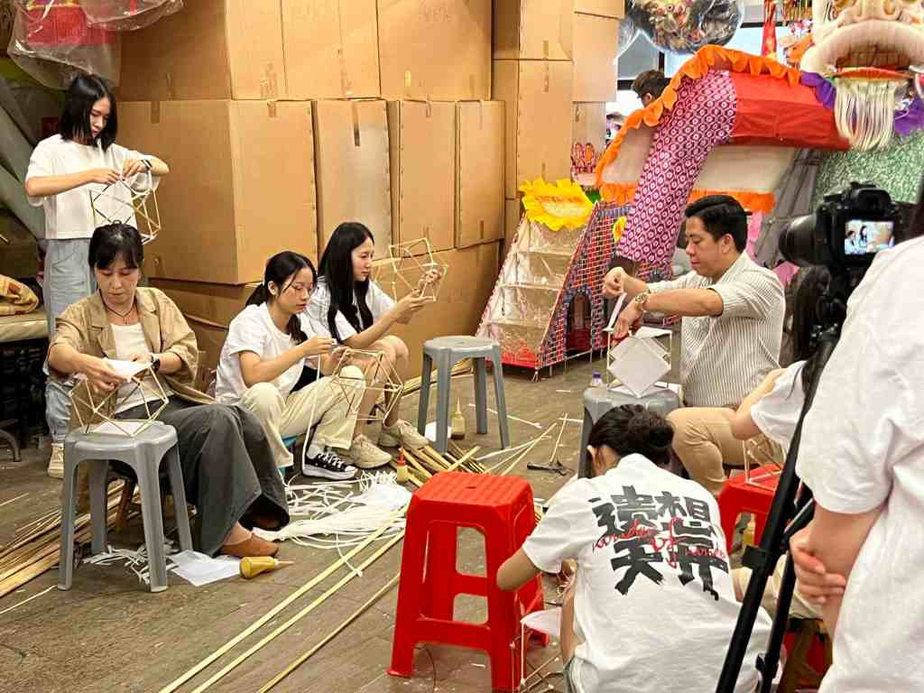 Jinan University students