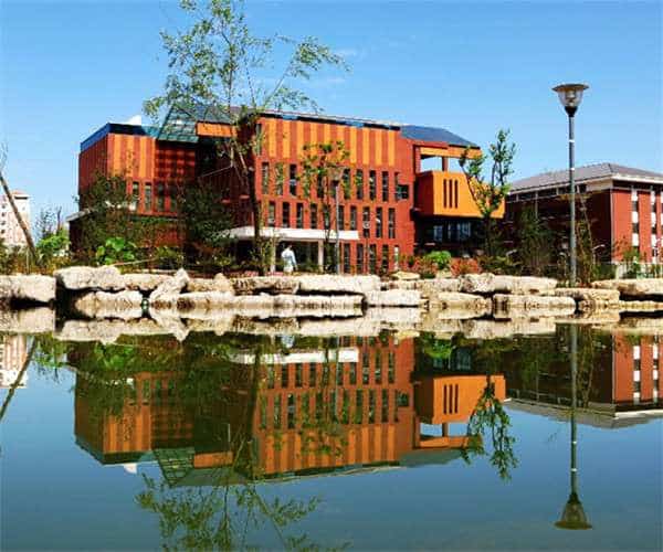 Guizhou University Lake and Building