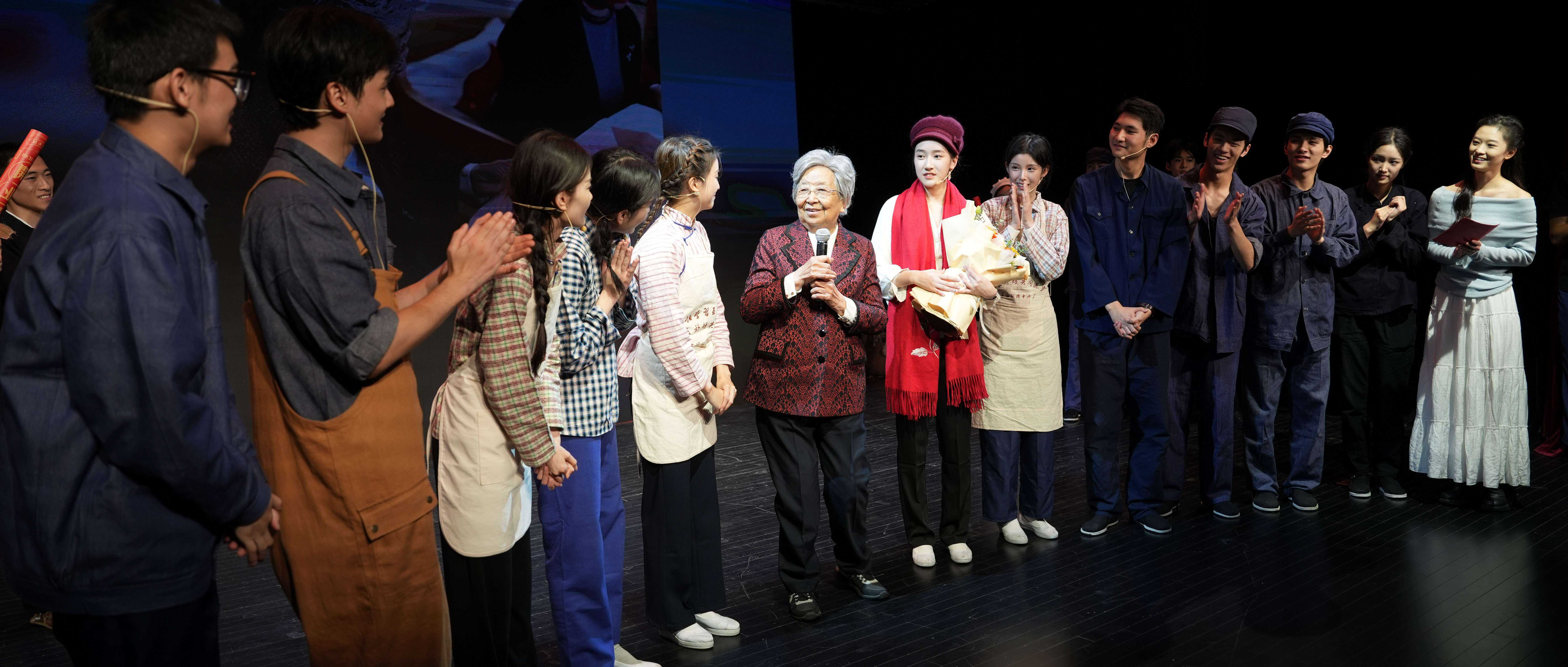 Donghua University student