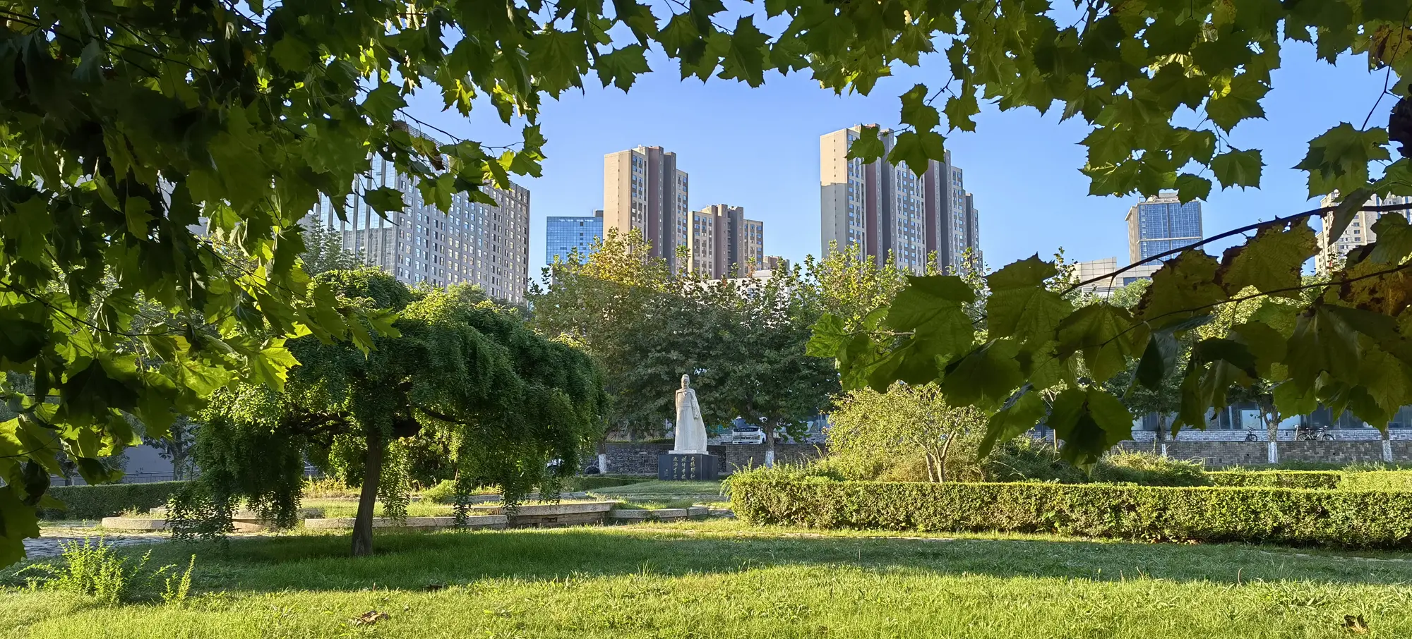 Dalian Maritime University Monument