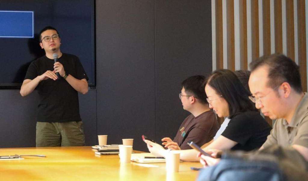 Mr. Ru Fangjun, Founder and CEO of Zhejiang Feibai 3D Technology Co., Ltd speaking