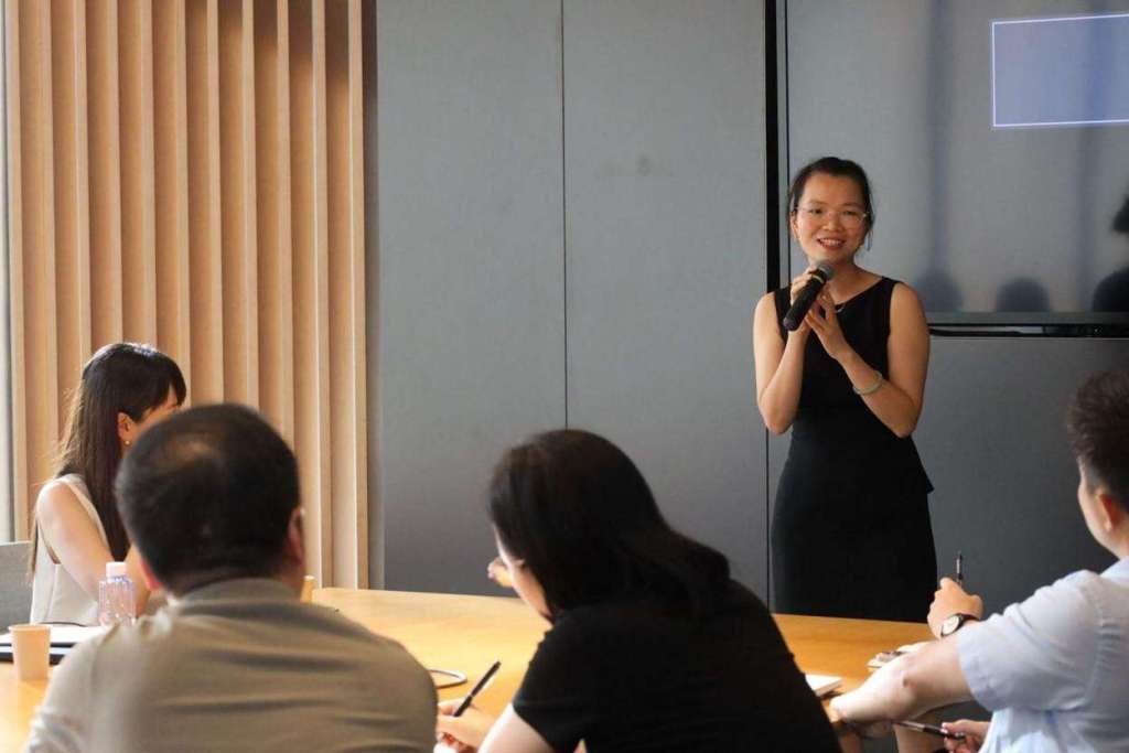 sabrina zeng from apply for china speaking